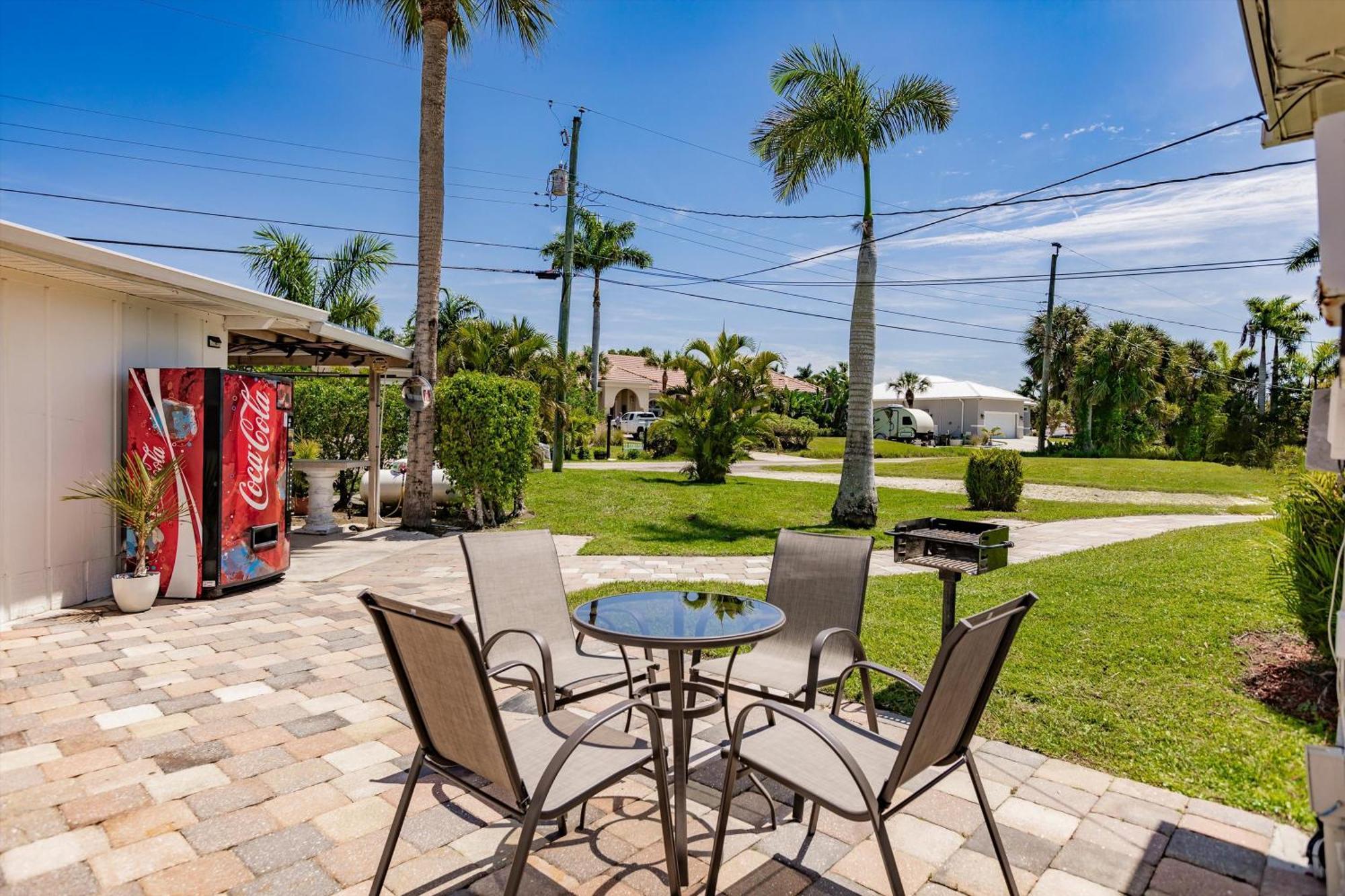 Poolfront Cottage Near Beach With Full Kitchen! Fort Myers Exterior foto